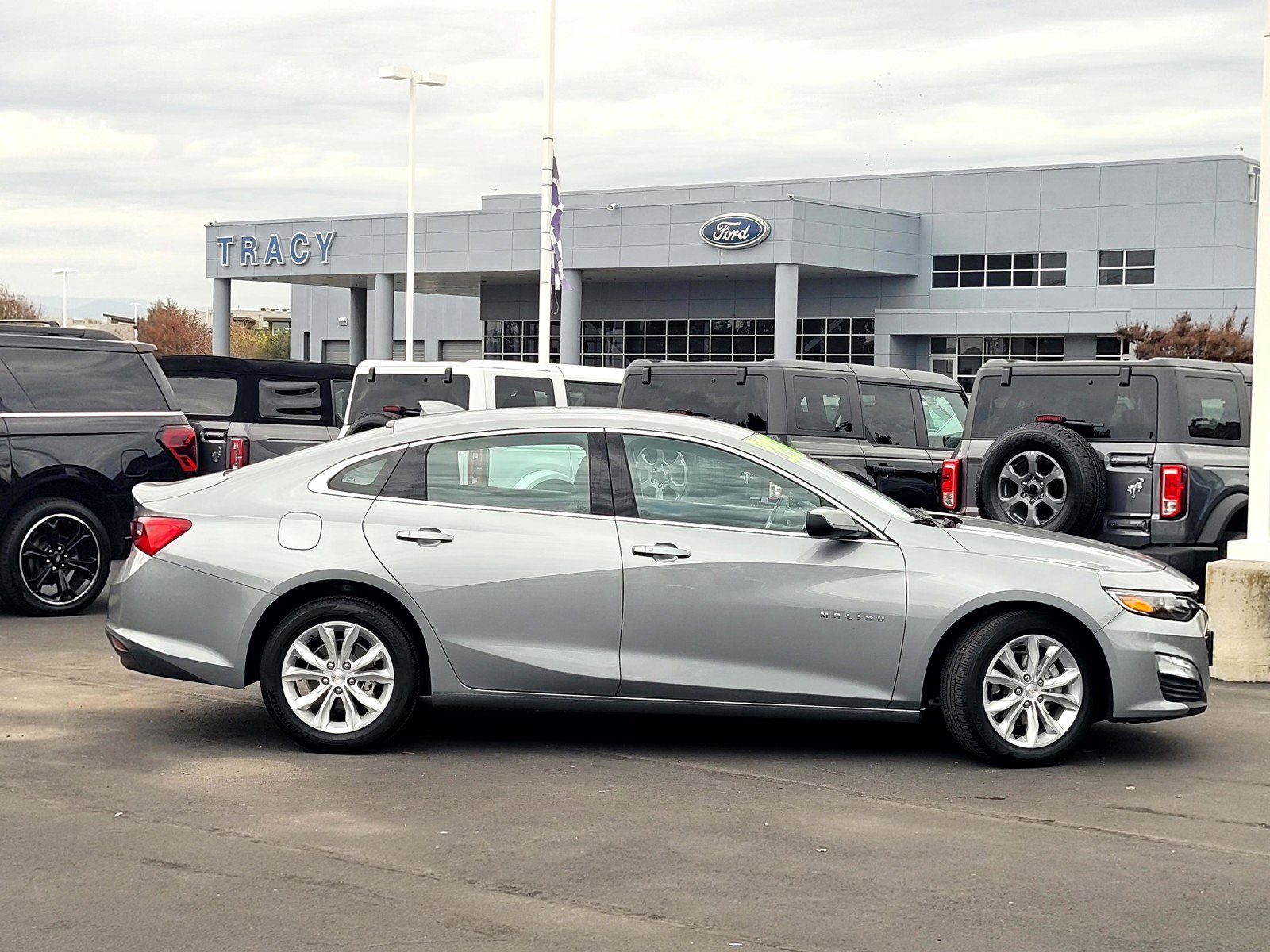2024 Chevrolet Malibu 1LT photo 3