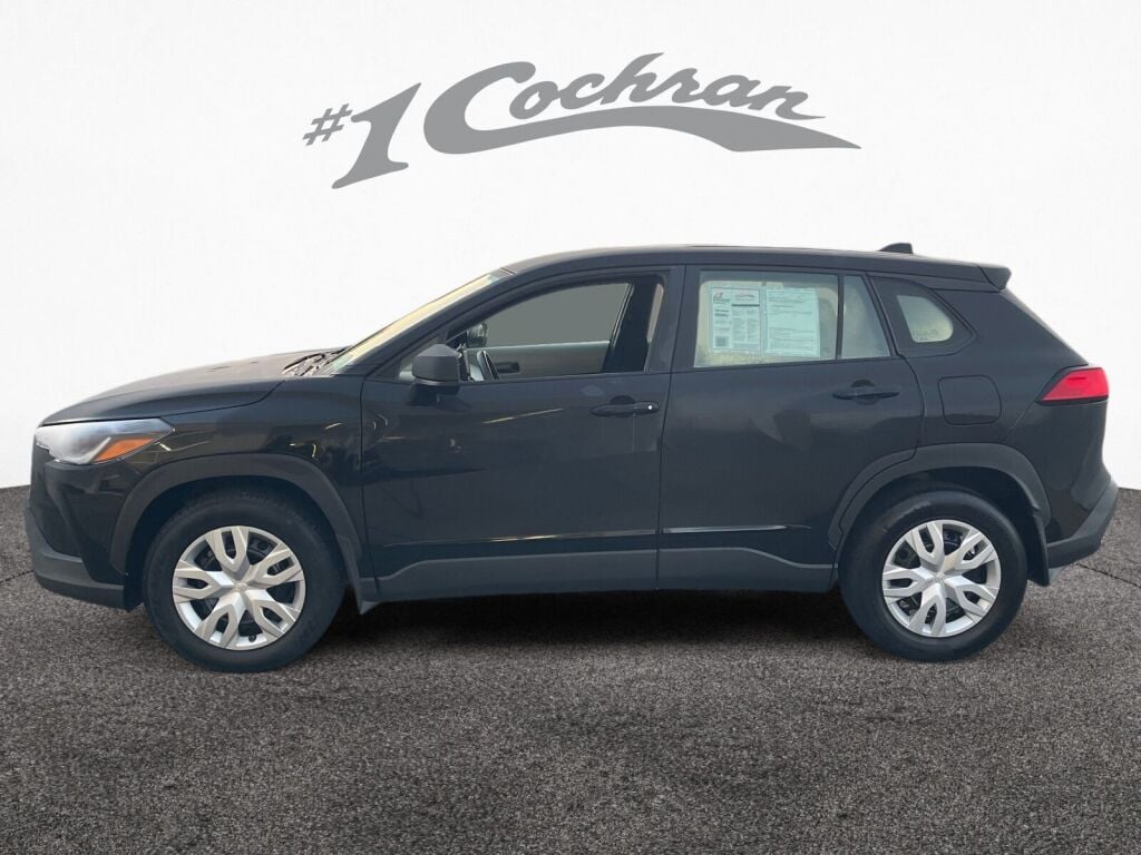 2024 Toyota Corolla Cross L photo 2