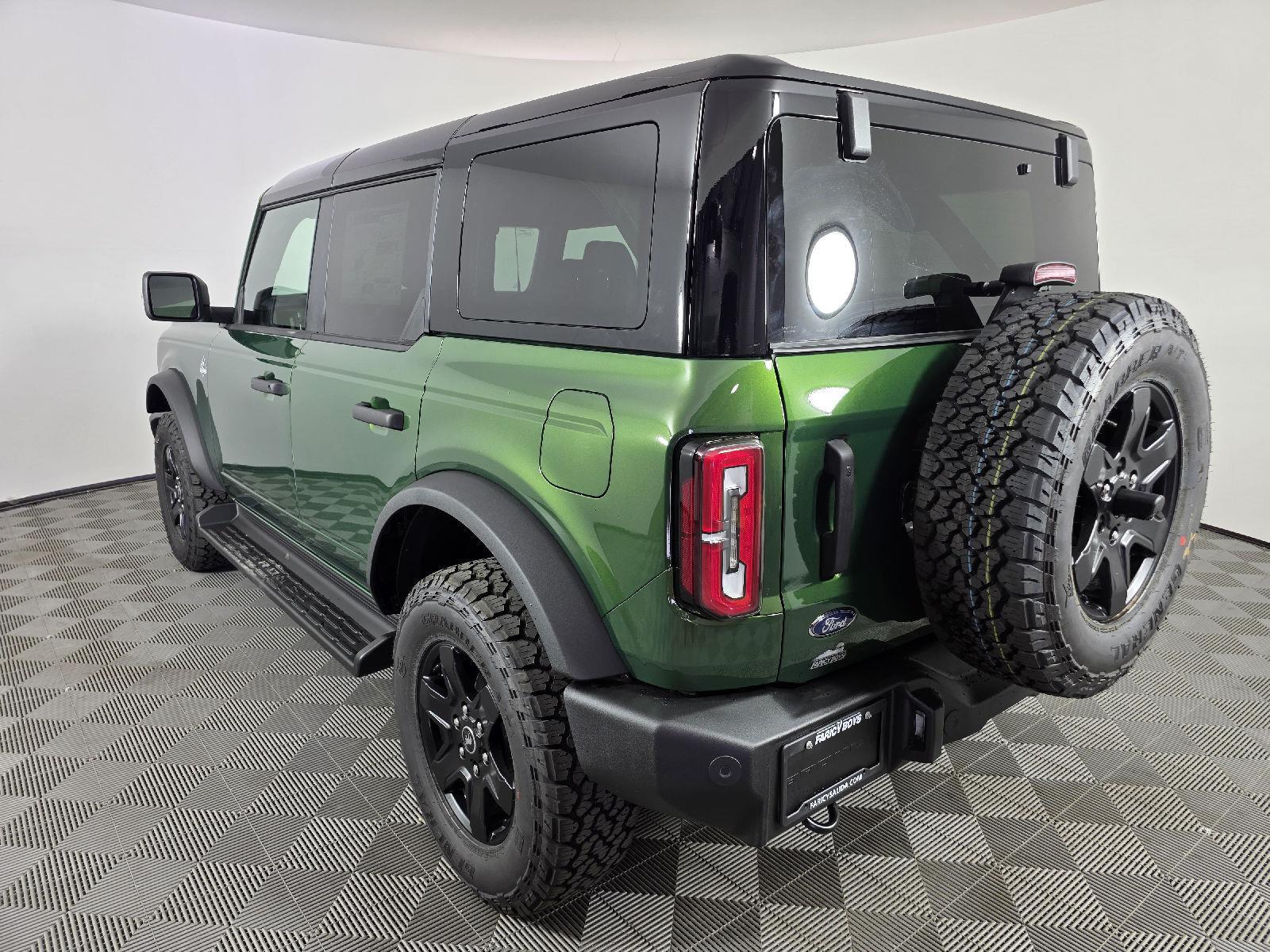 2025 Ford Bronco Outer Banks photo 3
