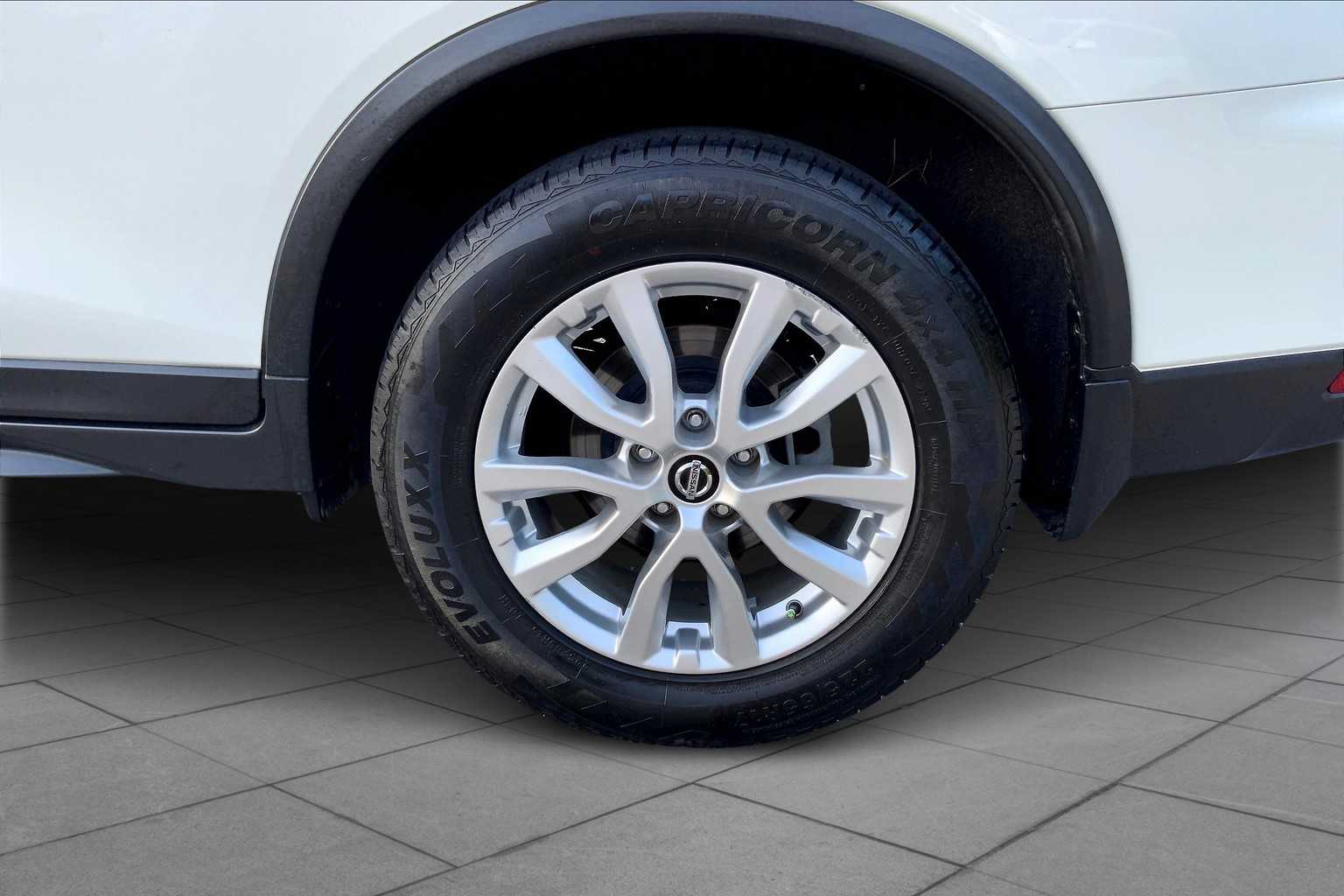 2020 Nissan Rogue SV photo 10