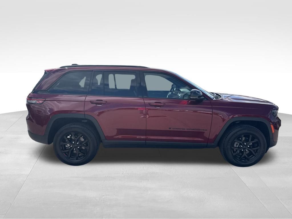 2025 Jeep Grand Cherokee Altitude photo 6