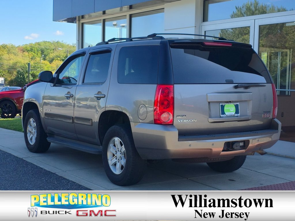 2011 Gmc Yukon SLE photo 3