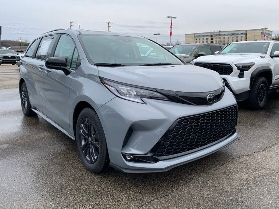 2026 Toyota Sienna XSE's photo