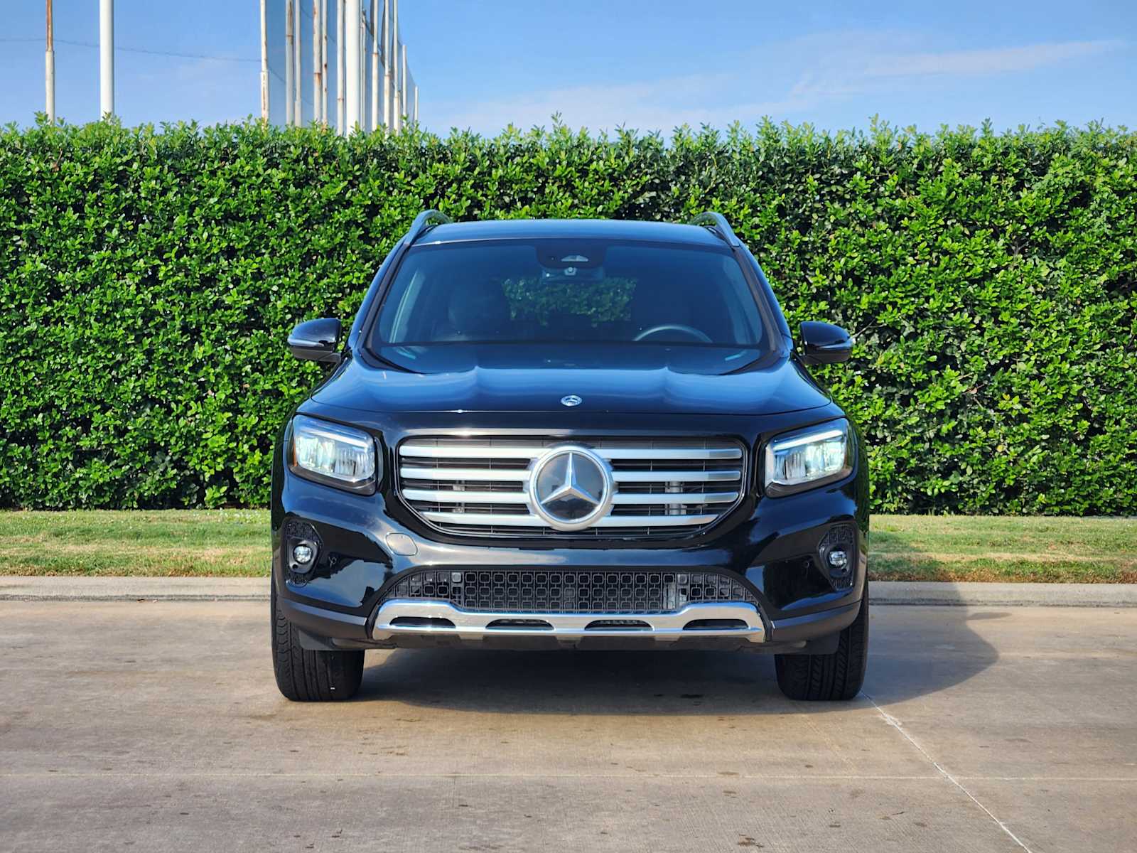 2025 Mercedes Benz GLB 250 photo 3