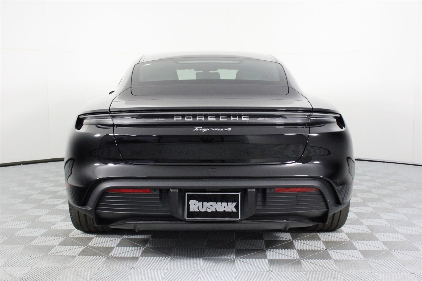 2025 Porsche Taycan photo 6