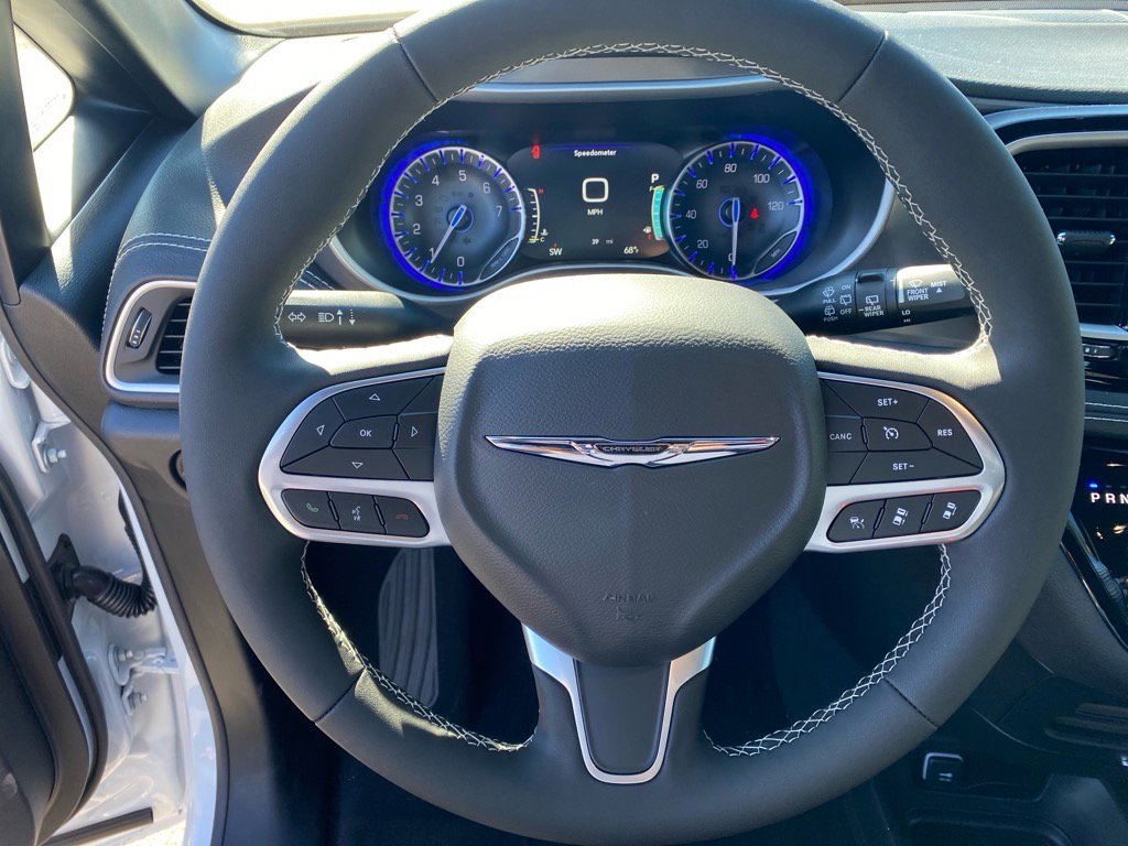2026 Chrysler Pacifica photo 3