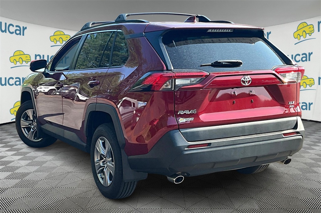 2022 Toyota RAV4 XLE photo 3