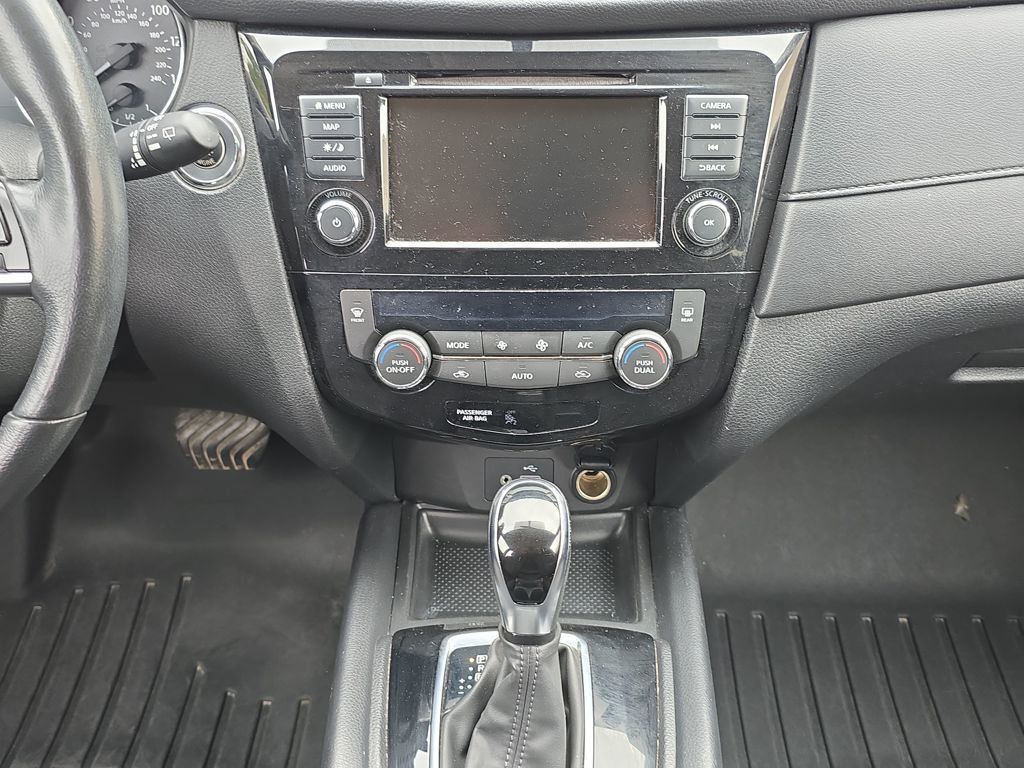 2018 Nissan Rogue SV photo 17