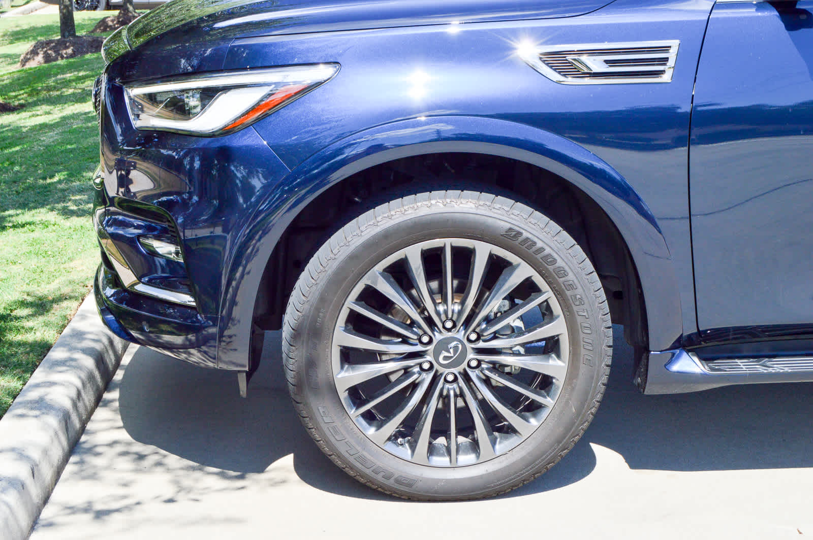 2024 Infiniti QX80 Premium Select photo 8