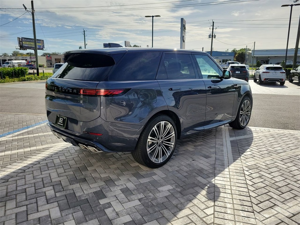 2025 Land Rover Range Rover Sport SE photo 4