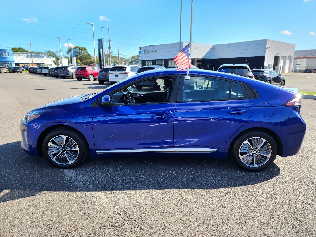 2021 Hyundai Ioniq Plug-In Hybrid SE photo 13