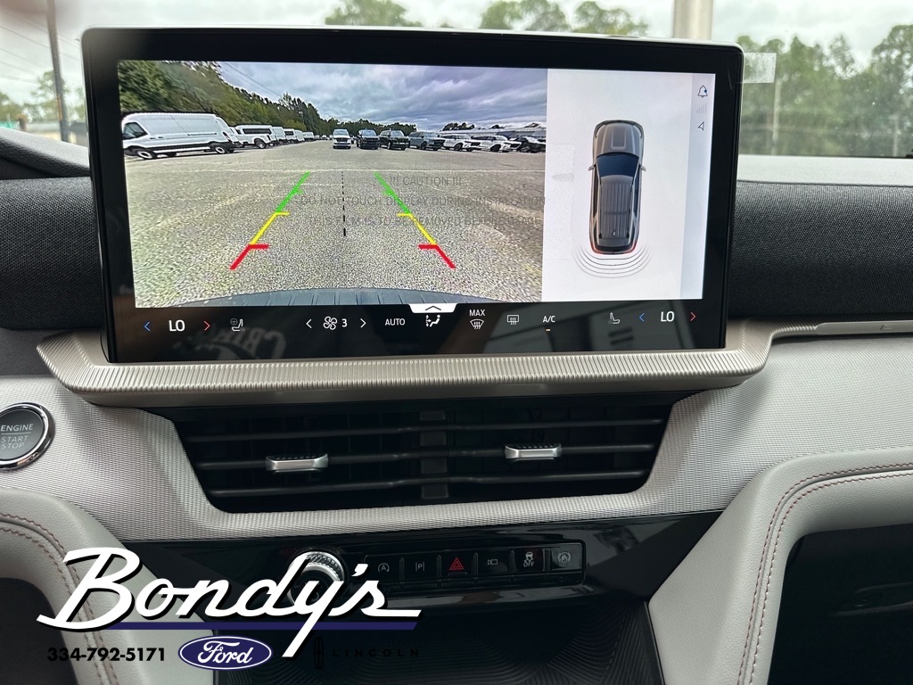 2025 Ford Explorer photo 3