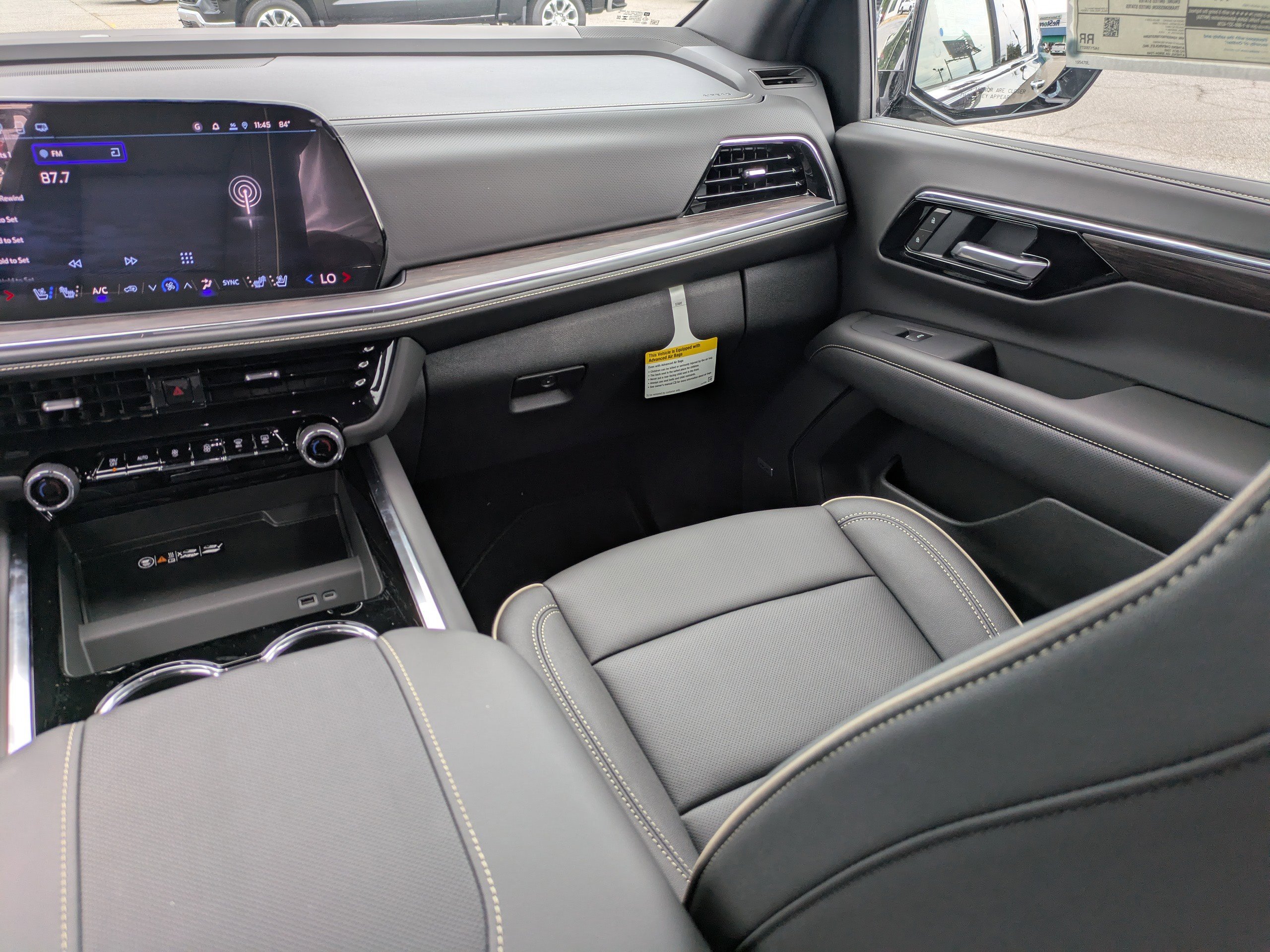 2025 Chevrolet Suburban Premier photo 16