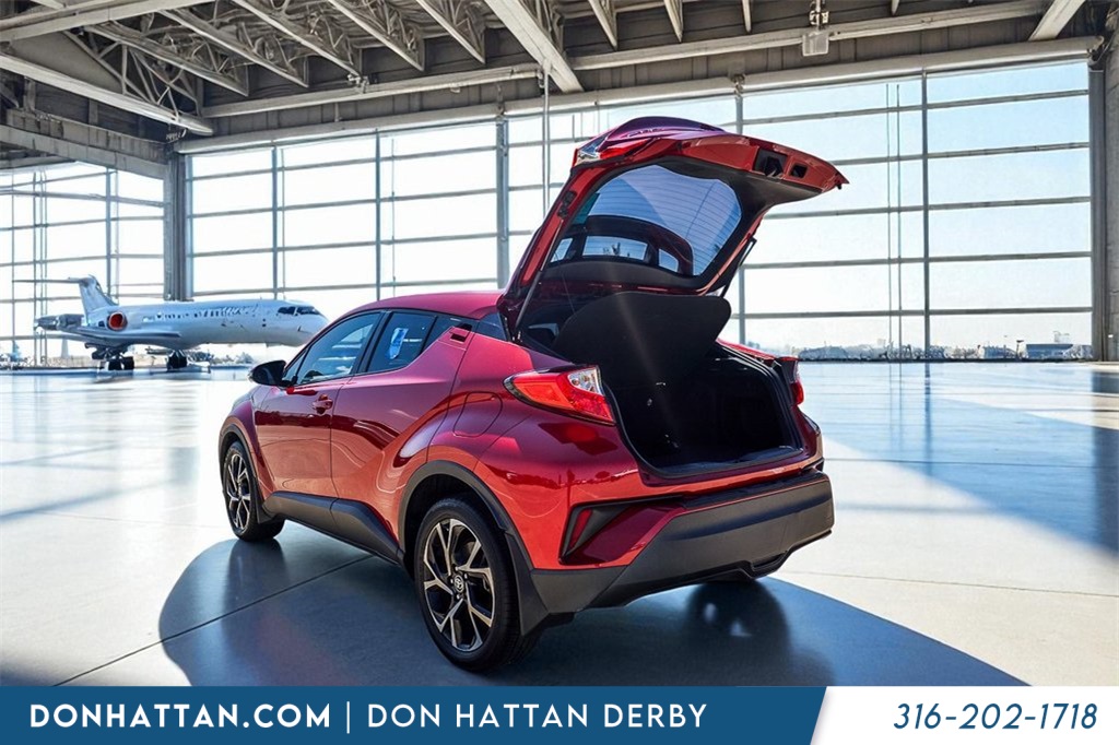2021 Toyota C-HR XLE photo 26