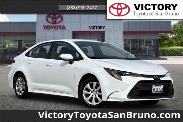 2024 Toyota Corolla LE's photo