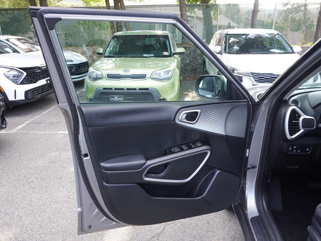 2022 Kia Soul LX photo 21