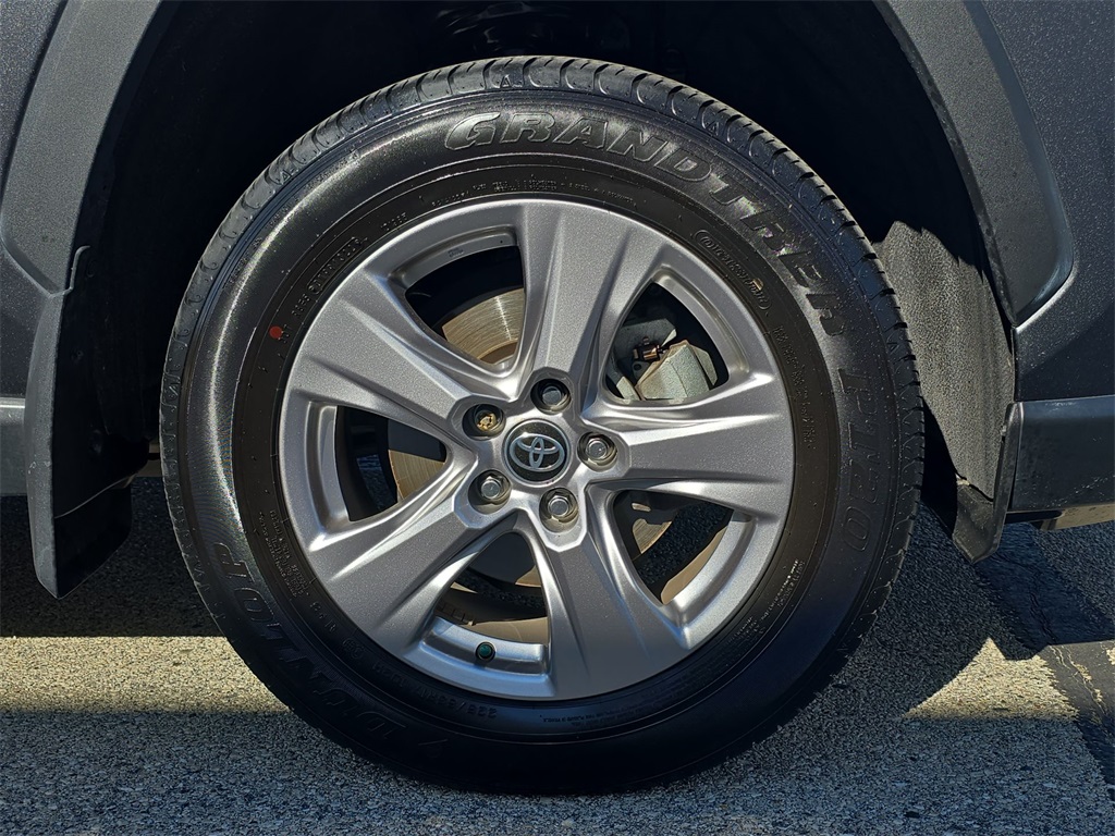 2022 Toyota RAV4 XLE photo 38