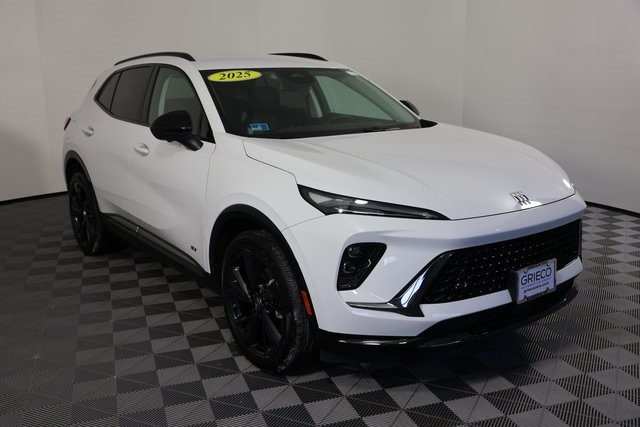 2025 Buick Envision Sport Touring's photo