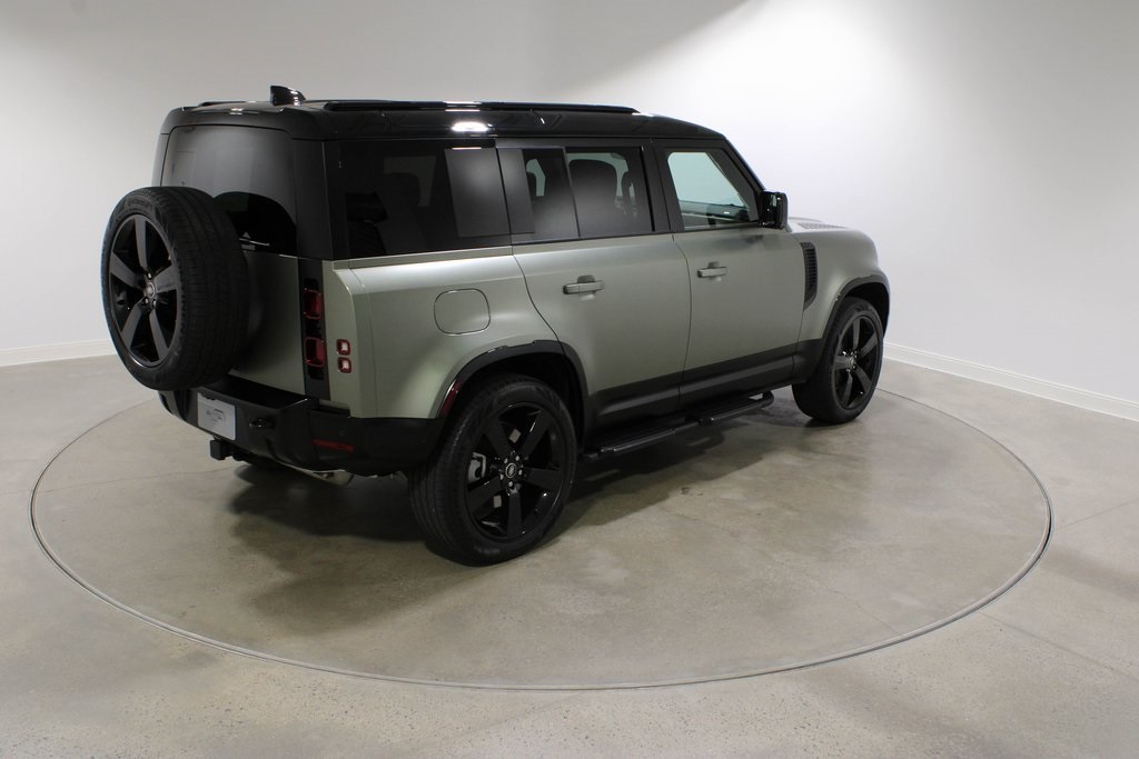 2025 Land Rover Defender 110 X-Dynamic SE photo 5