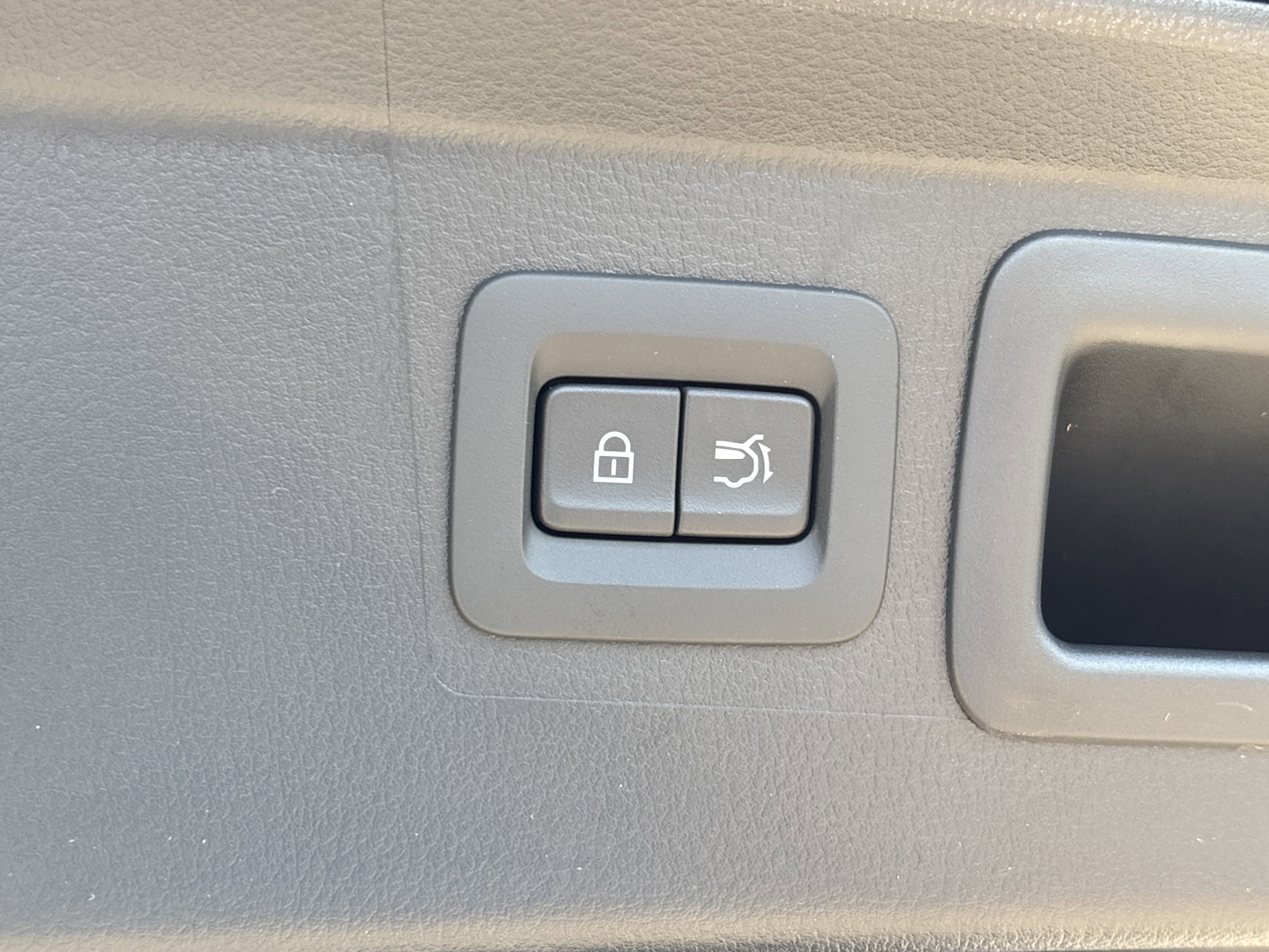 2025 Mazda CX-50 2.5 S Preferred photo 2