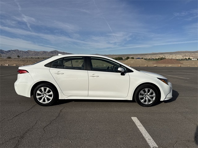 2022 Toyota Corolla LE photo 4