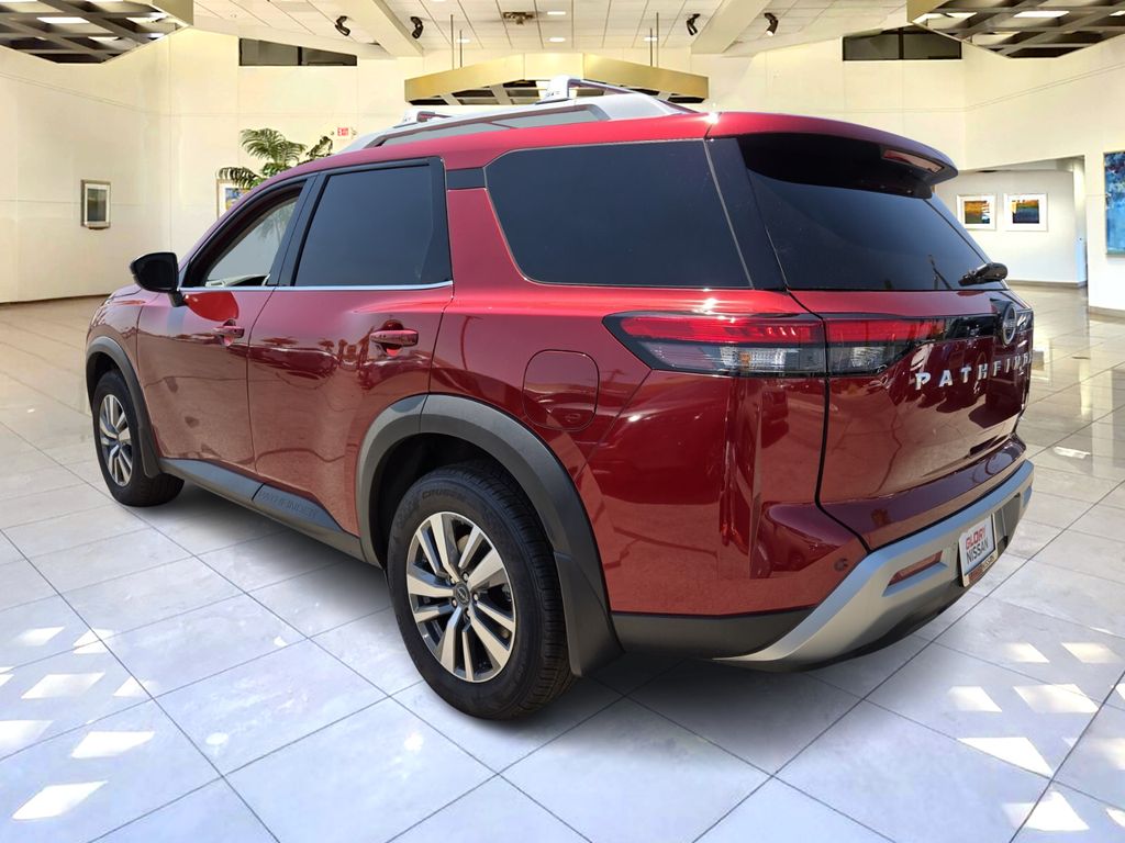 2025 Nissan Pathfinder SL photo 3