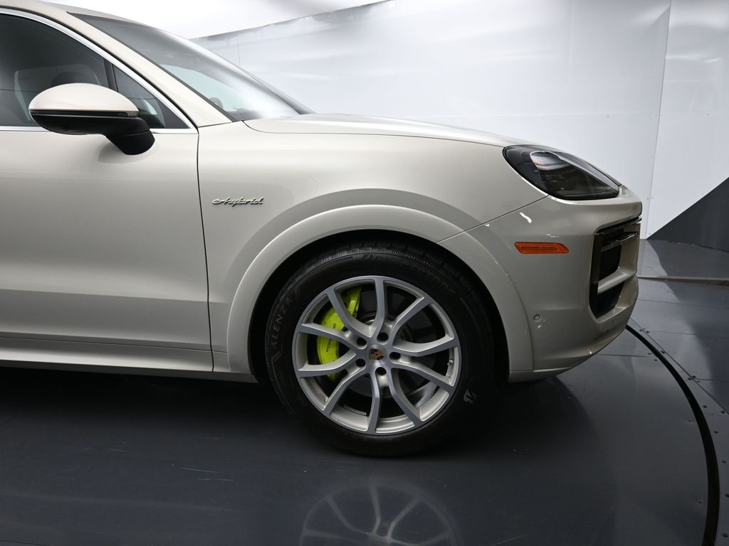 2025 Porsche Cayenne E-Hybrid S photo 19