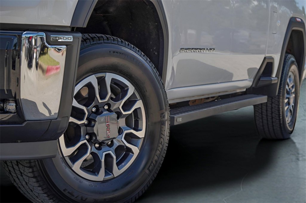 2025 Gmc Sierra 2500 HD SLE photo 2