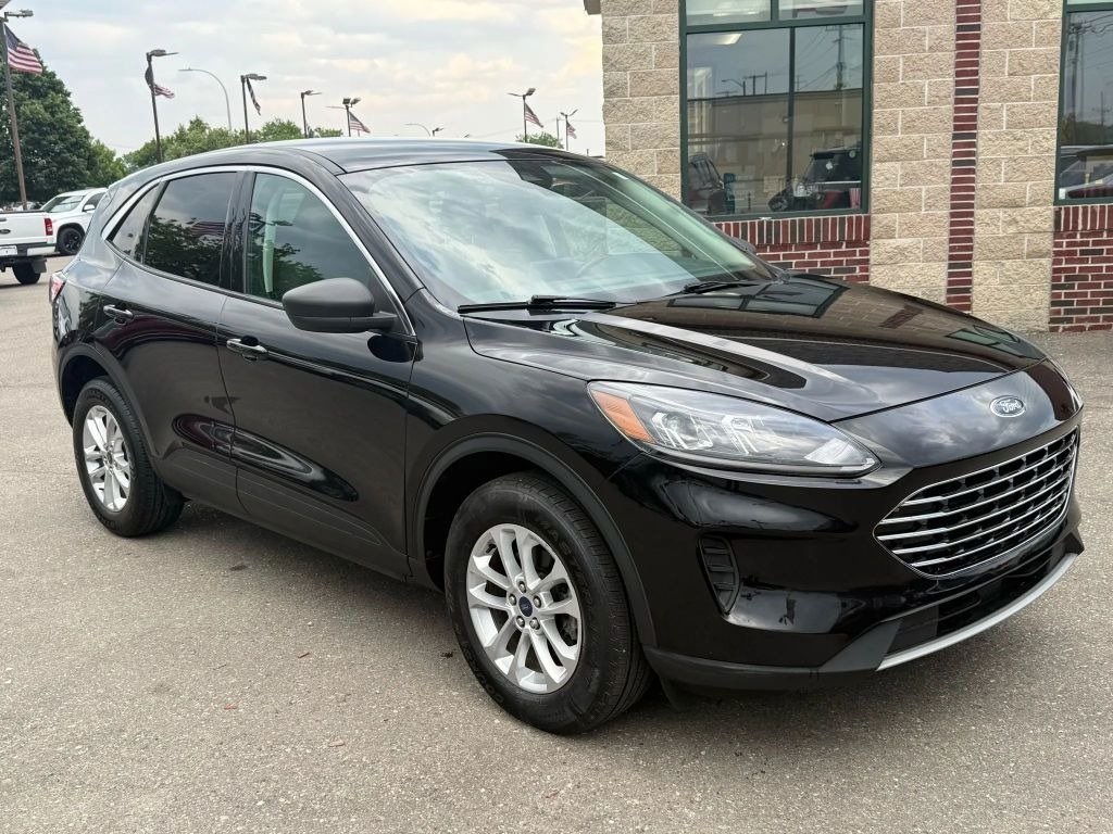2022 Ford Escape SE photo 3