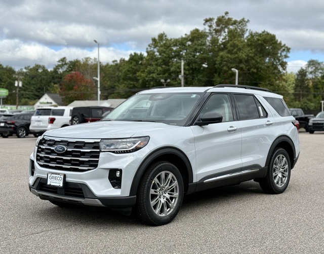 2025 Ford Explorer photo 8
