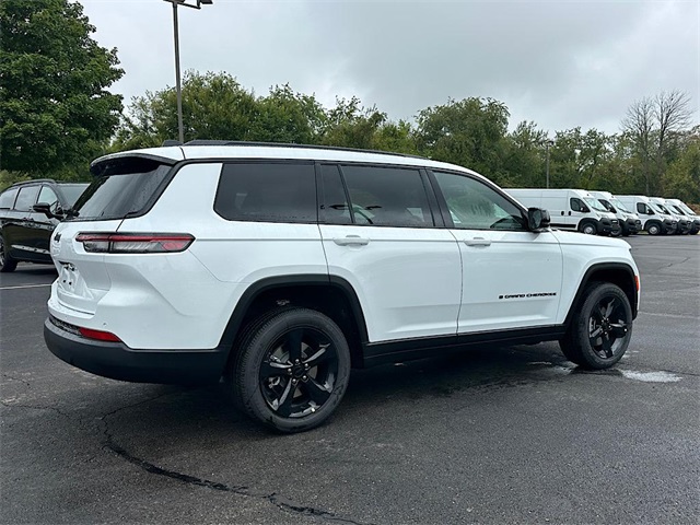 2025 Jeep Grand Cherokee Laredo Altitude photo 7