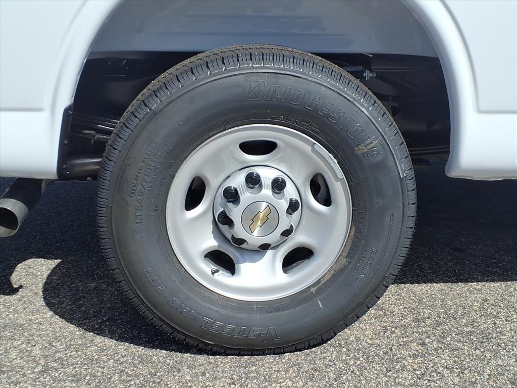 2025 Chevrolet Express Cargo 2500 photo 3