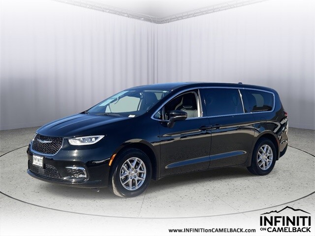 2024 Chrysler Pacifica Touring L's photo