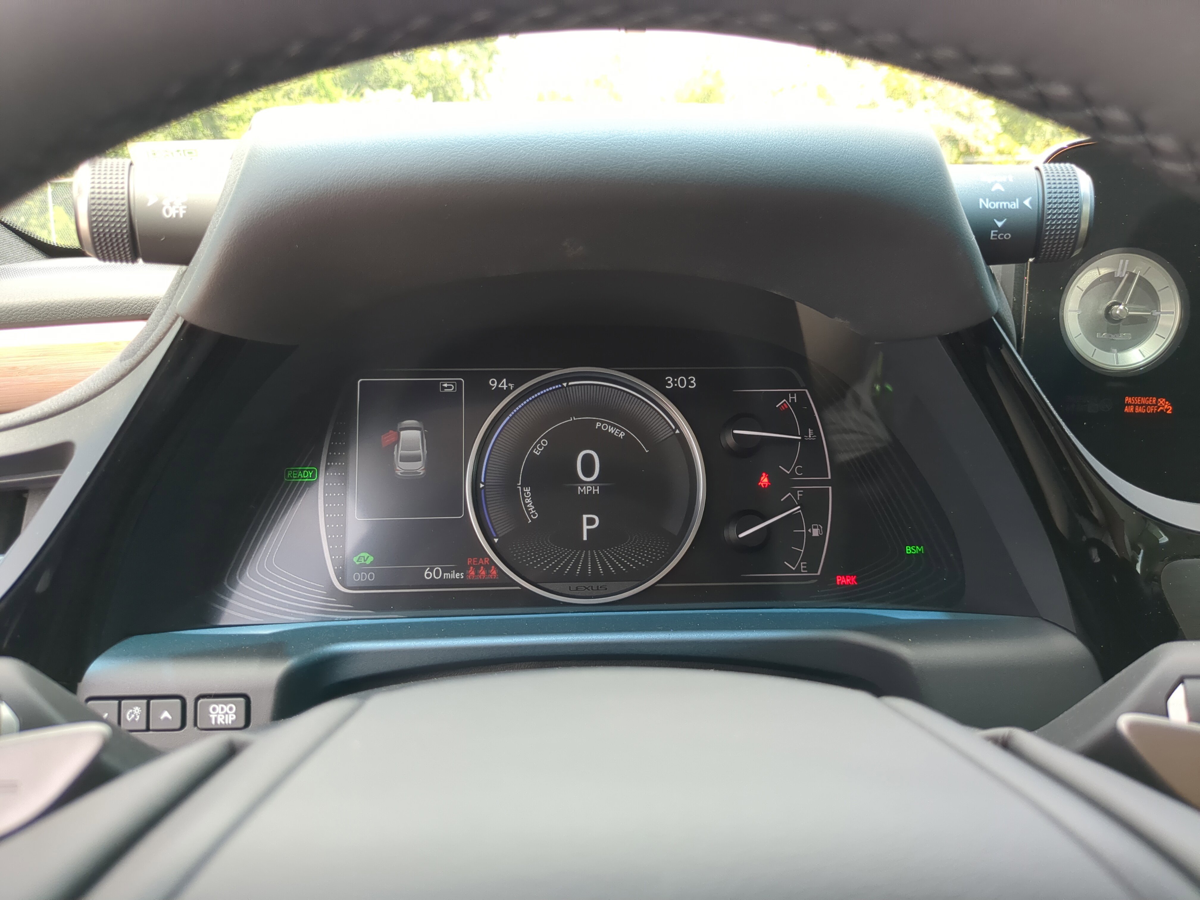 2025 Lexus ES 300h photo 13