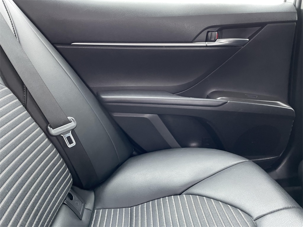 2022 Toyota Camry SE photo 15