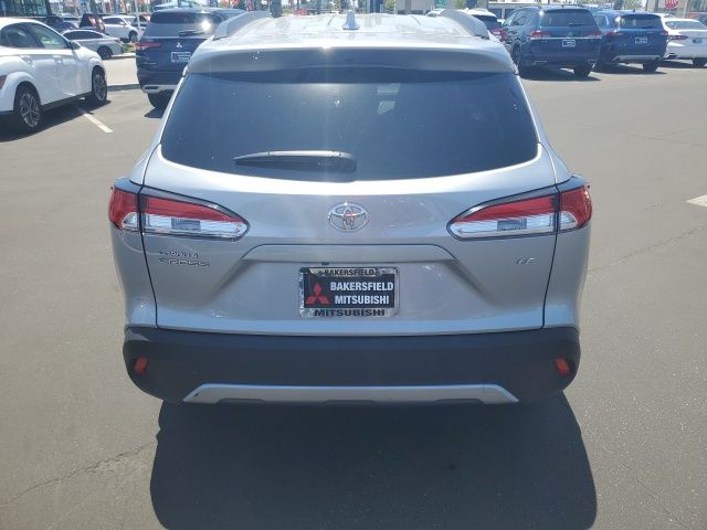 2024 Toyota Corolla Cross LE photo 10