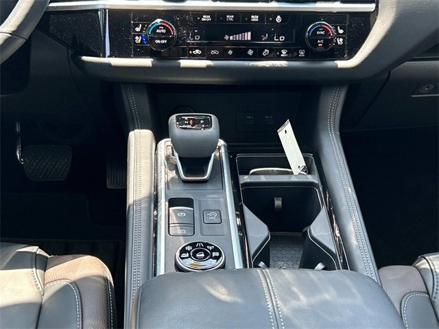 2024 Nissan Pathfinder Platinum photo 13