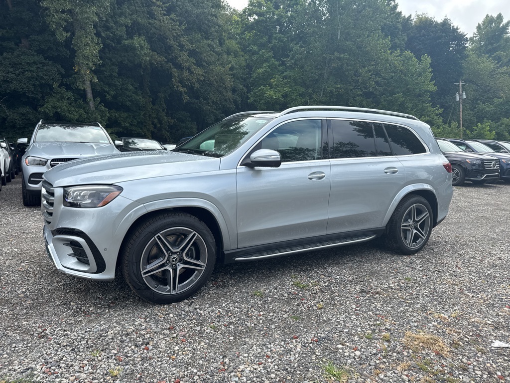 2026 Mercedes Benz GLS 450 4MATIC photo 2