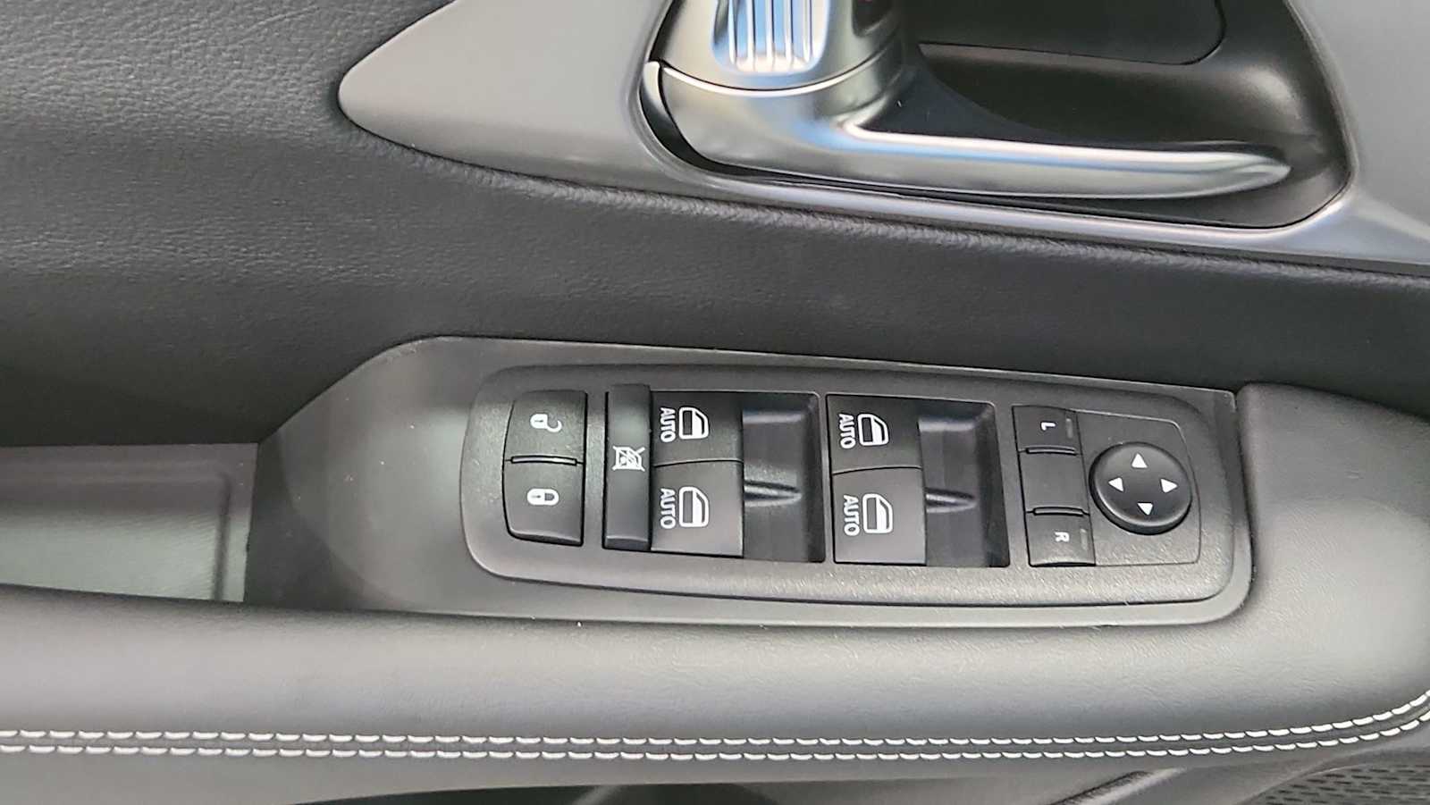 2026 Chrysler Pacifica photo 13
