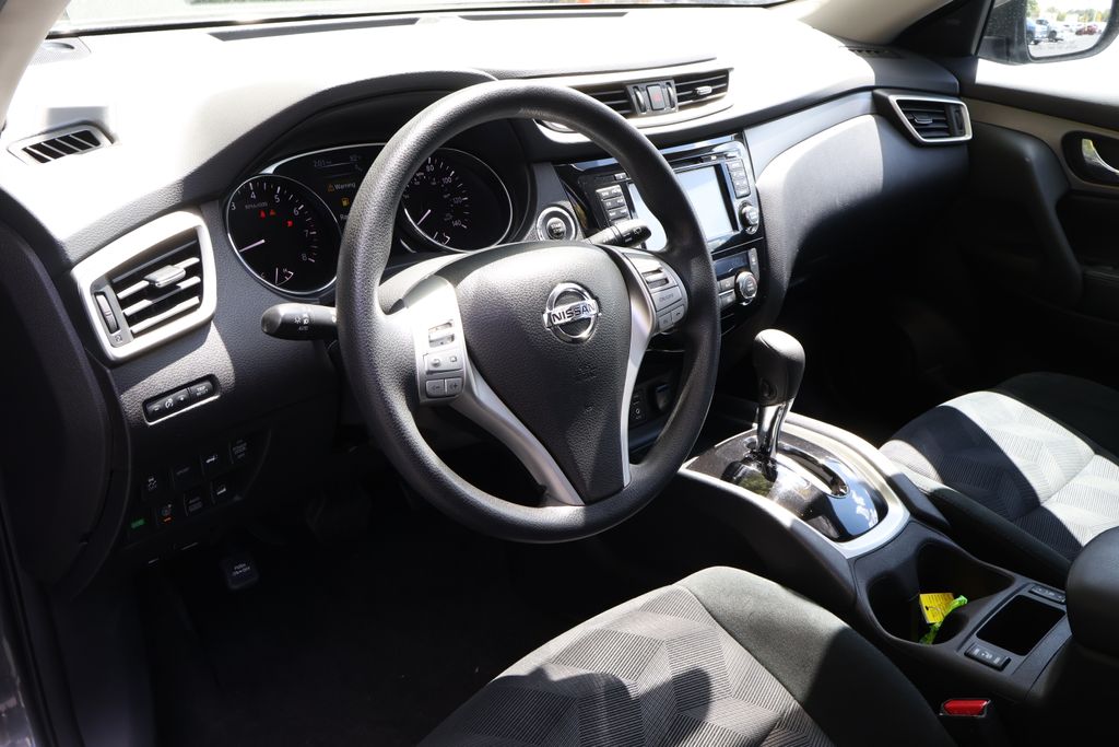 2016 Nissan Rogue SV photo 23