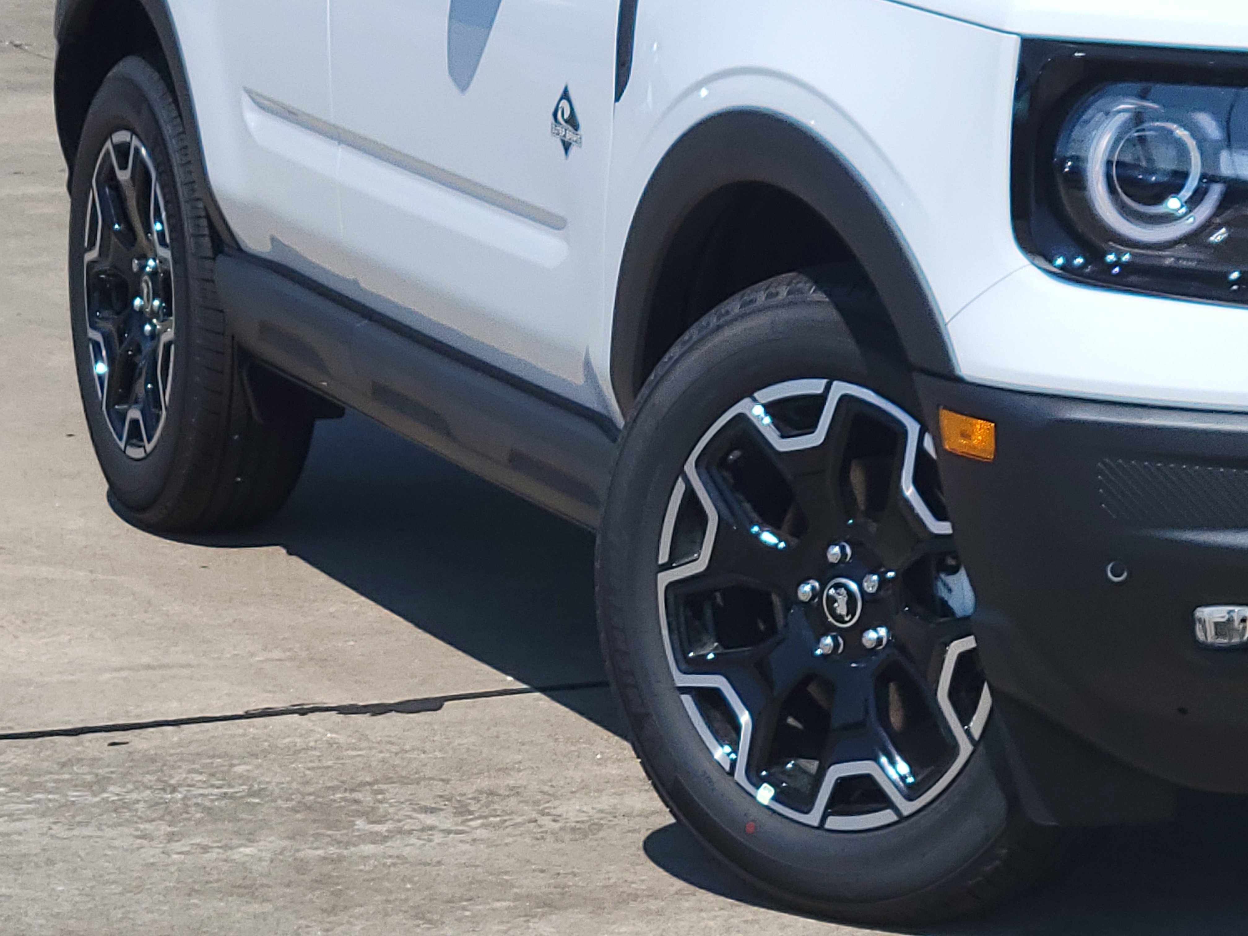 2025 Ford Bronco Sport Outer Banks photo 6