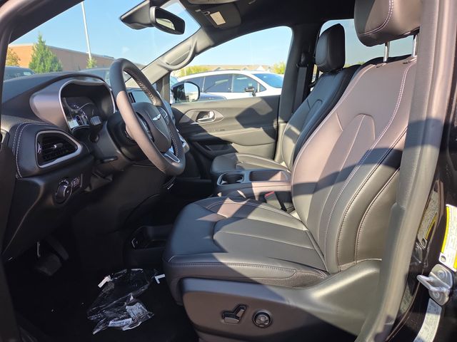 2026 Chrysler Pacifica photo 4