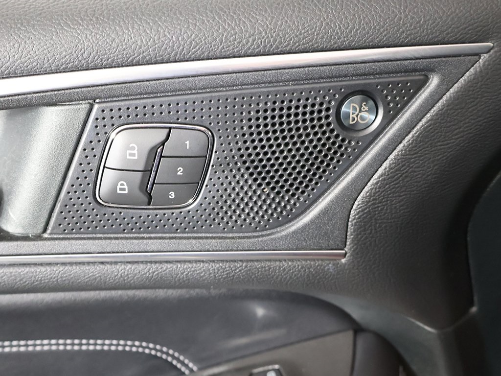 2022 Ford Edge Titanium photo 32