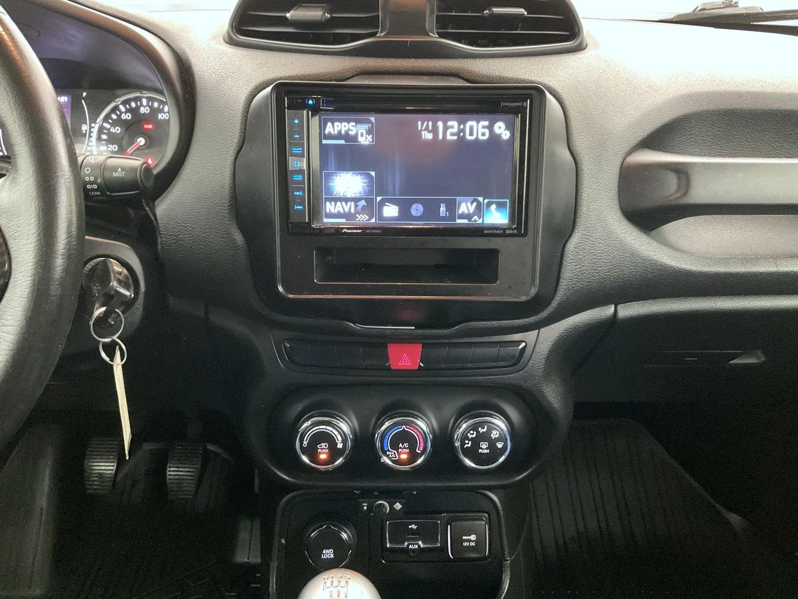 2015 Jeep Renegade Latitude photo 10