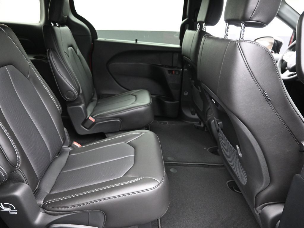 2026 Chrysler Pacifica photo 6