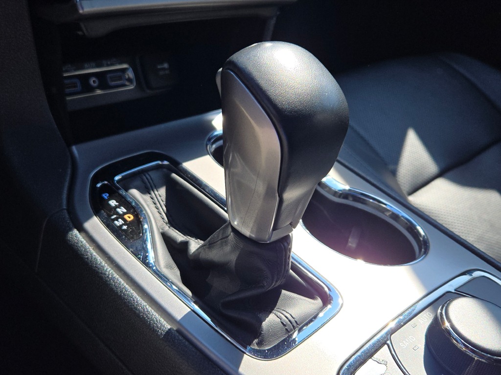 2021 Jeep Grand Cherokee Anniversary Edition photo 25