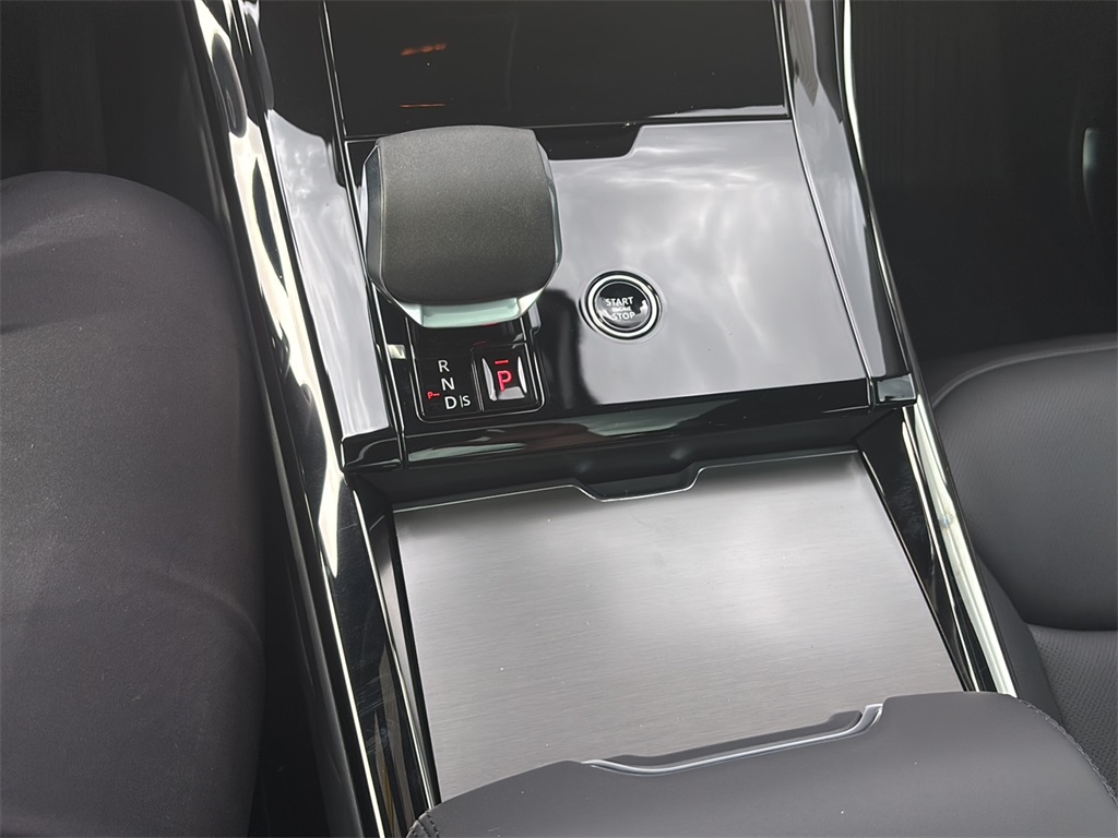 2025 Land Rover Range Rover Sport SE photo 13