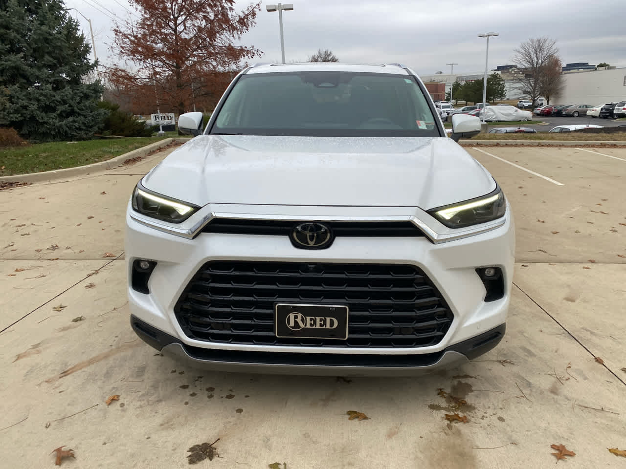 2024 Toyota Highlander Hybrid Limited photo 2
