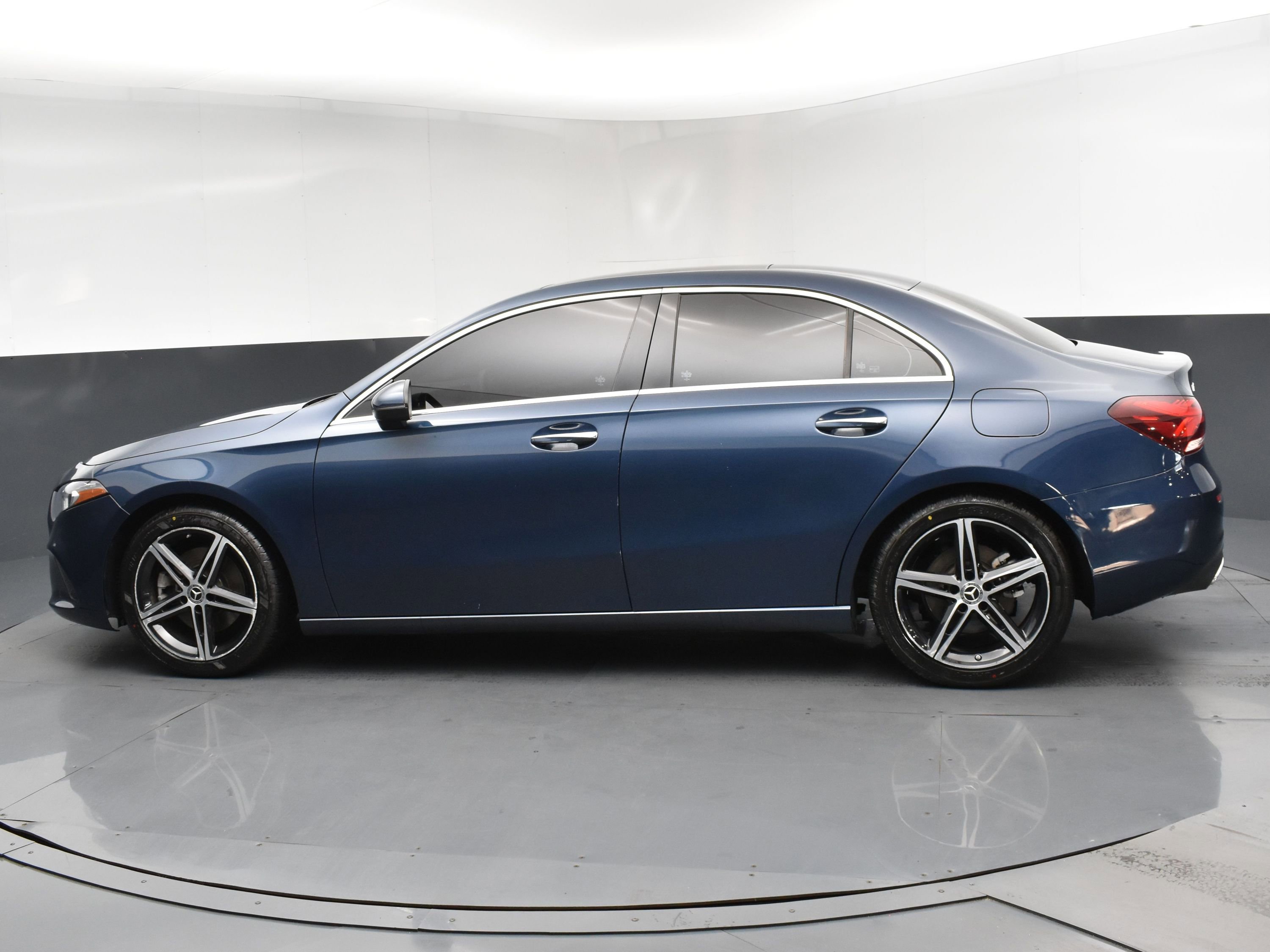 2022 Mercedes Benz A 220 4MATIC photo 4