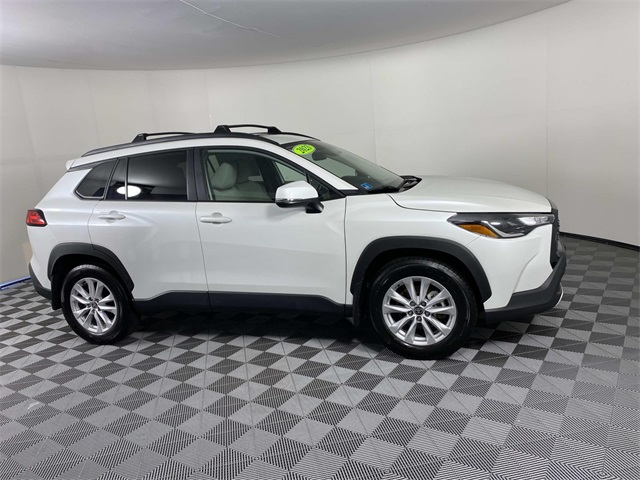 2023 Toyota Corolla Cross LE photo 9